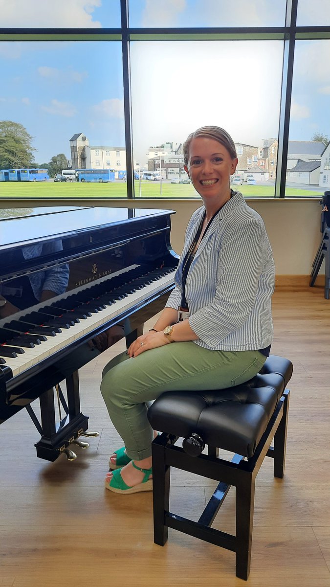 Say hello to our new Head of Creative, Digital and Performing Arts, Mrs Sadler-Smith 👋. She joins us with 11 years of experience as a Head of #Music and lots of exciting plans! 

Read more at: shebbearcollege.co.uk/news/2021-09-0…

#ShebbearMusic #ShebbearDrama #ShebbearArt #DiscoverShebbear