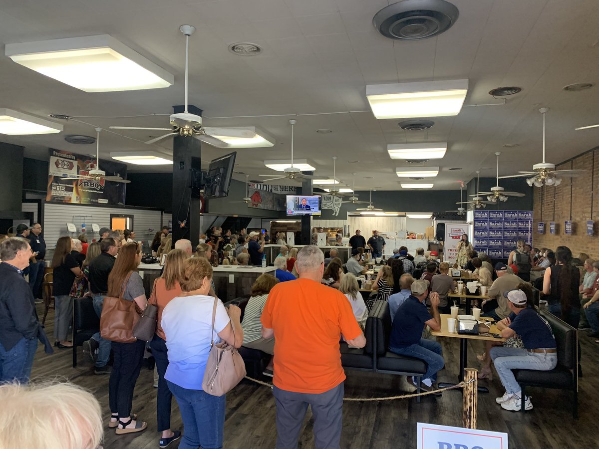 JBarkerAR's tweet photo. South Arkansas loves @SarahHuckabee! Standing room only for every event on the #ARFreedomTour #arpx https://t.co/x2TFFp4nwW