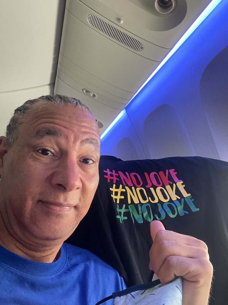 And I’m OFF ✈️ for some ☀️ + 🏝 
•
#legendarymastermind #ontour #nojoke