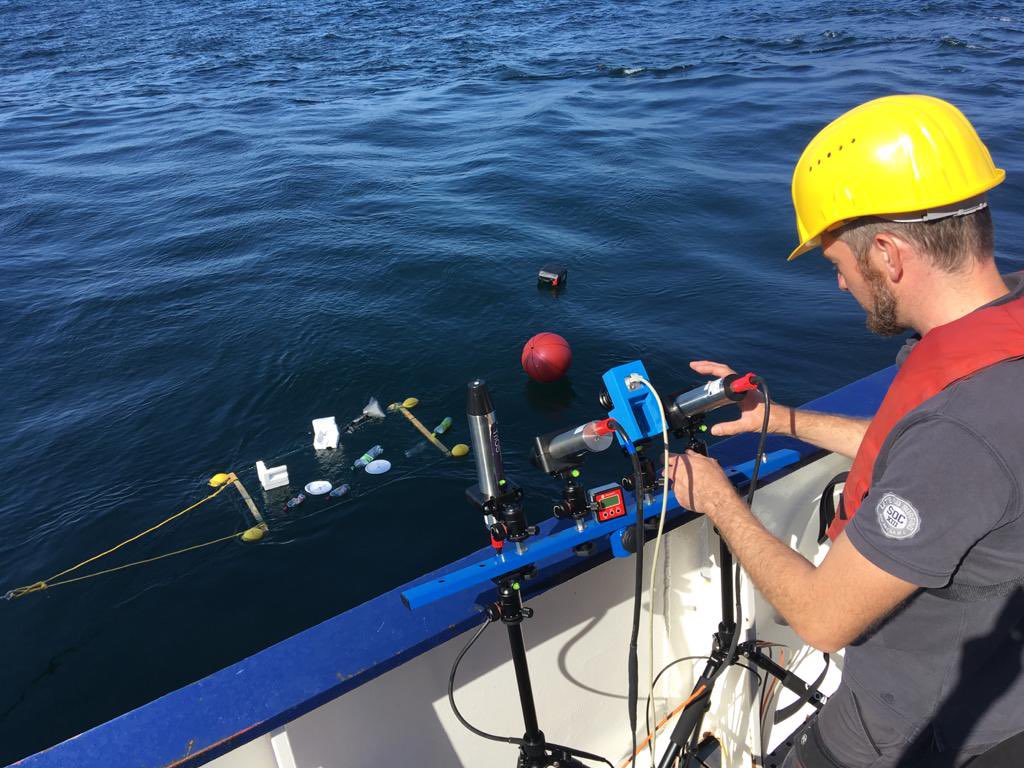 Zielinski_OZ's tweet photo. Insight #HE583: Floating #Litter detection as part of #MATEproject. @OliverDFer testing combined imaging and spectral radiometry. @DFKI @ZfMarS_ICBM @UniOldenburg https://t.co/ywFmw7GaDT