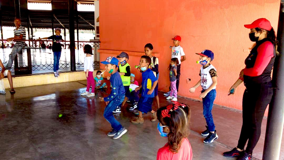La Dirección de Educación realizó atención recreativa a los niños de sus empleados articulación con Biblioteca virtual y la  Dirección de Prevención del Delito @MPPEDUCACION <a href="/Maurorasu/">MAURO SUAREZ</a> <a href="/_LaAvanzadora/">Yelitze Santaella</a> @GobJustoNoguera #ZEBolívar