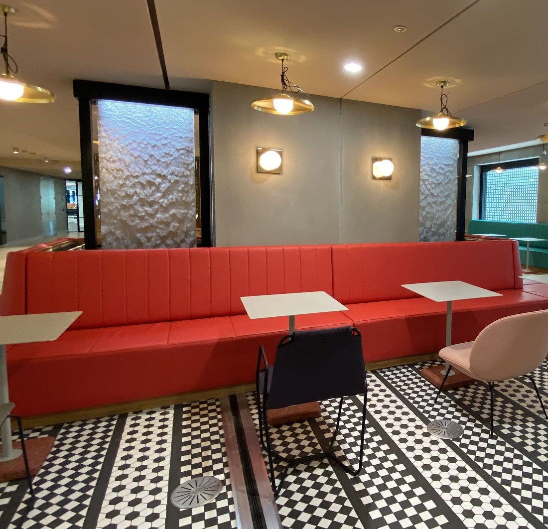 Here are some photos of our Aquaveil at The Angel in London. Not only is this our first free standing Aquaveil, but the first in the Quantum style too. We’re tremendously pleased with the way the Quantum feature has transformed the room. <a href="/MaceGroup/">Mace</a> @SpJoineryGp