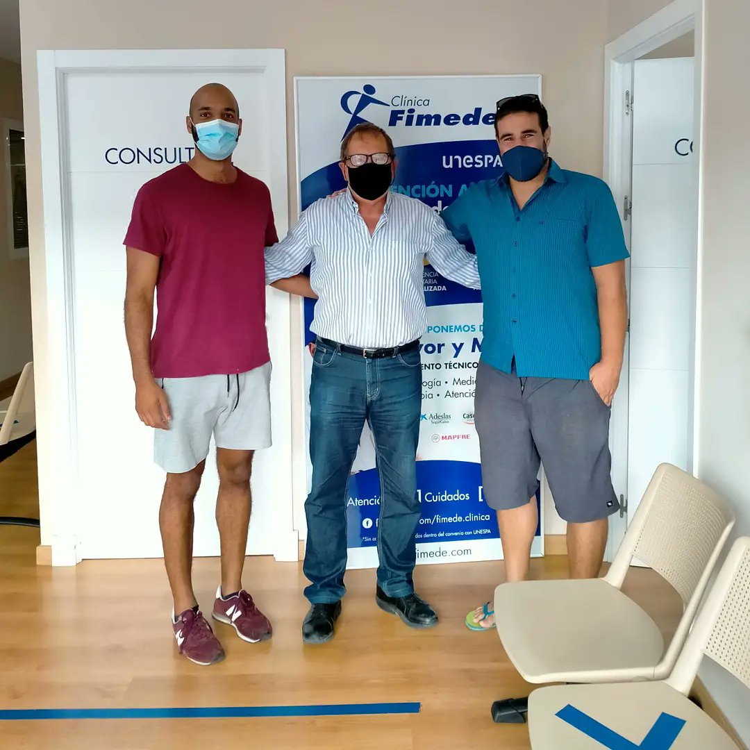 CBSFDO's tweet photo. Nuestros jugadores del equipo EBA están realizando el reconocimiento médico en la clínica FIMEDE, calle Colón, 53 -  956.88.63.51. 
Dicho reconocimiento corre a cargo del Doctor D. José Luis López Fernández. Máster en Medicina Deportiva.
Ya queda menos para que empiece la liga.🏀 https://t.co/TRmAvtBE5q