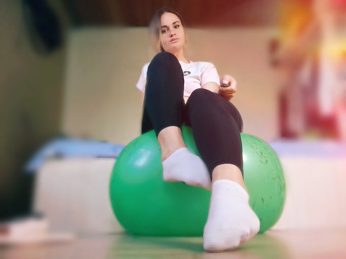 Hello sweet ones! Have you already seen my new free video on MV? No?! urgently fix it and support it<a href="/tag/phmodelcontest"class="tags"><span>#phmodelcontest</span></a>