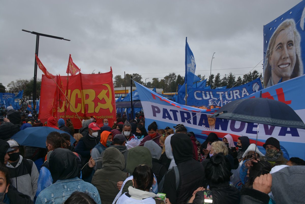 PCRargentina's tweet photo. Acto de cierre de campaña #FrenteDeTodos en Tecnópolis
Para derrotar en las urnas al macrismo reaccionario y antipopular que intenta volver al gobierno, y para avanzar en la lucha por pan, trabajo, techo, tierra y soberanía nacional.
Delegación del PCR, del PTP y la JCR presentes https://t.co/Ioqzu3wKPL