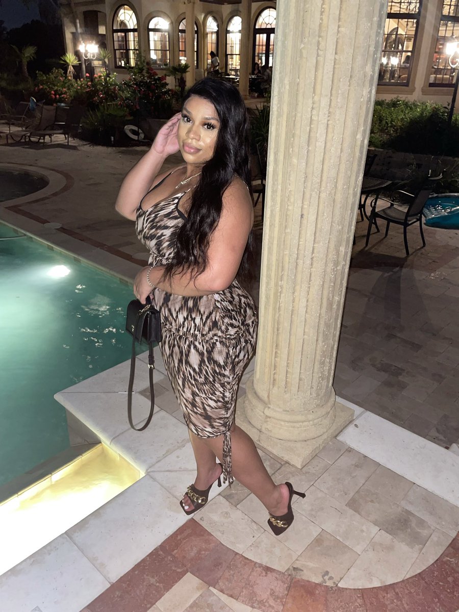 Arabdolll's tweet photo. Pretty in Paradise #spoilme #facefetish #ebonydomme #arabdomme #goddessworship #mesmerize #lipfetish #footfetish #seduction #yournotworthy #cashcow #paypig #humanatm #sexy https://t.co/UMNlPWeThB