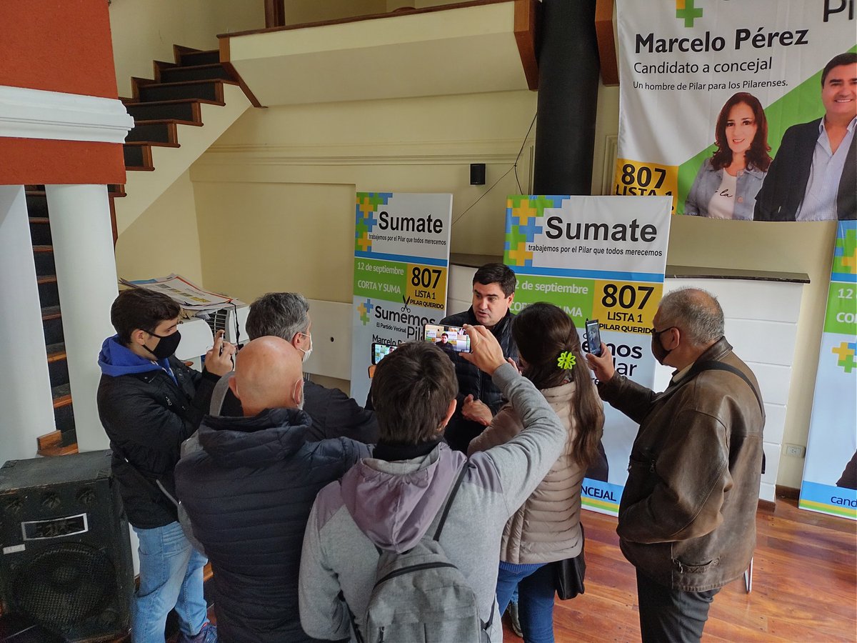 SumemosPilar's tweet photo. El partido vecinalista Sumemos realizó el cierre de campaña a horas para el inicio de la veda y de las #PASO .

Los Precandidatos que encabezaron el acto llamaron a los vecinos y vecinas de #Pilar a acompañarlos con su voto para darles aires de renovación a la política local. https://t.co/XukQ5l07YB