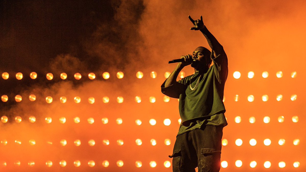 Bitmek bilmeyen dinleme partileri ve ertelemeyle çıldırtan bir albüm. Kanye West, annesinin adını taşıyan 10. stüdyo albümü "DONDA" ile geri döndü. Peki Yeezy bize neler sunuyor bu albümünde? Detayları @egeatreides sizin için yazdı: ilerigeridergi.com/muzik/deli-dah… 

#KanyeWest #DONDA
