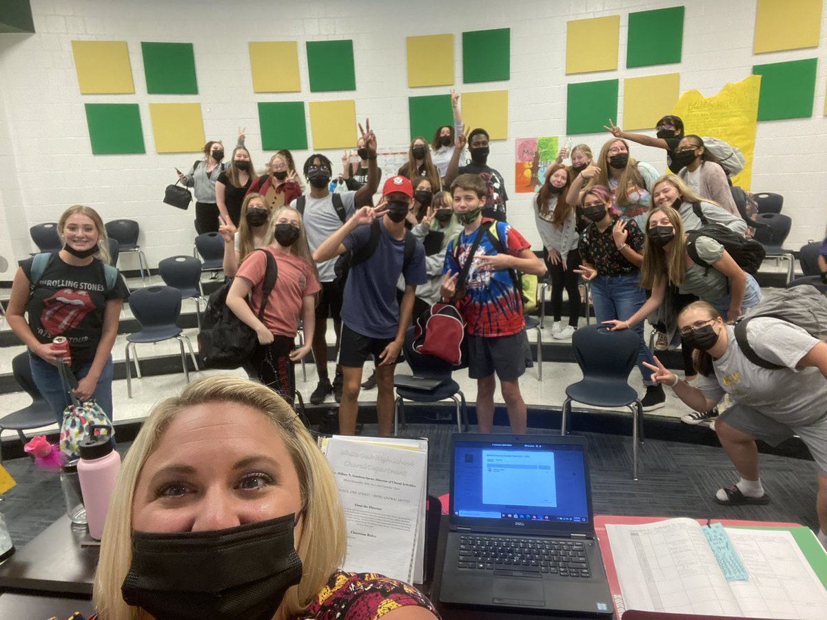 A big congratulations to Mrs. Hillary Goodson-Spear, choral director at @WhiteOakVikings , for being named a top five finalist for Onslow County Schools Teacher of the Year!!! I am so proud of you!!!❤️❤️❤️ #artseducationmatters #LeadershipMatters