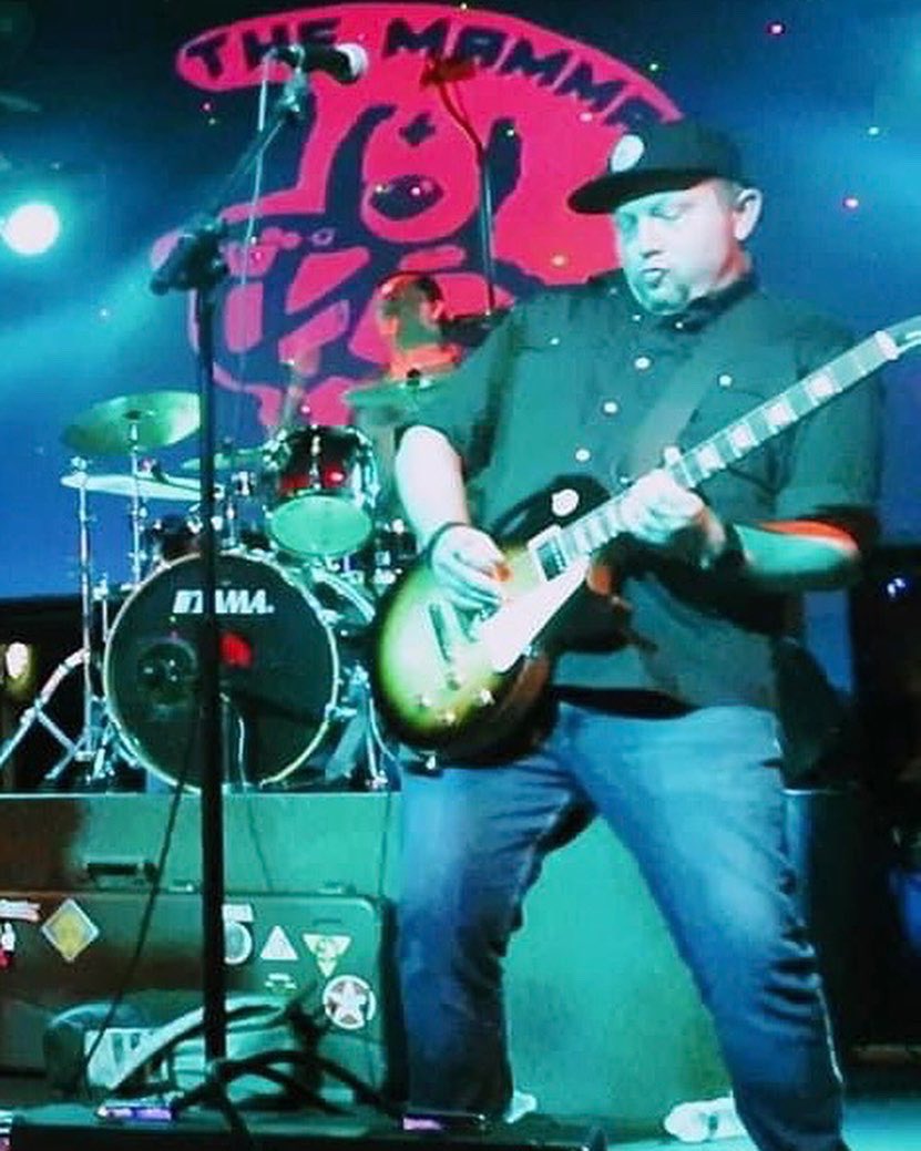 rodney_TMV's tweet photo. Drunk Monkey Style... #ShaolinGuitar #TheMammalVirus #PsychedelicGrunge https://t.co/kRkQQEbE7U