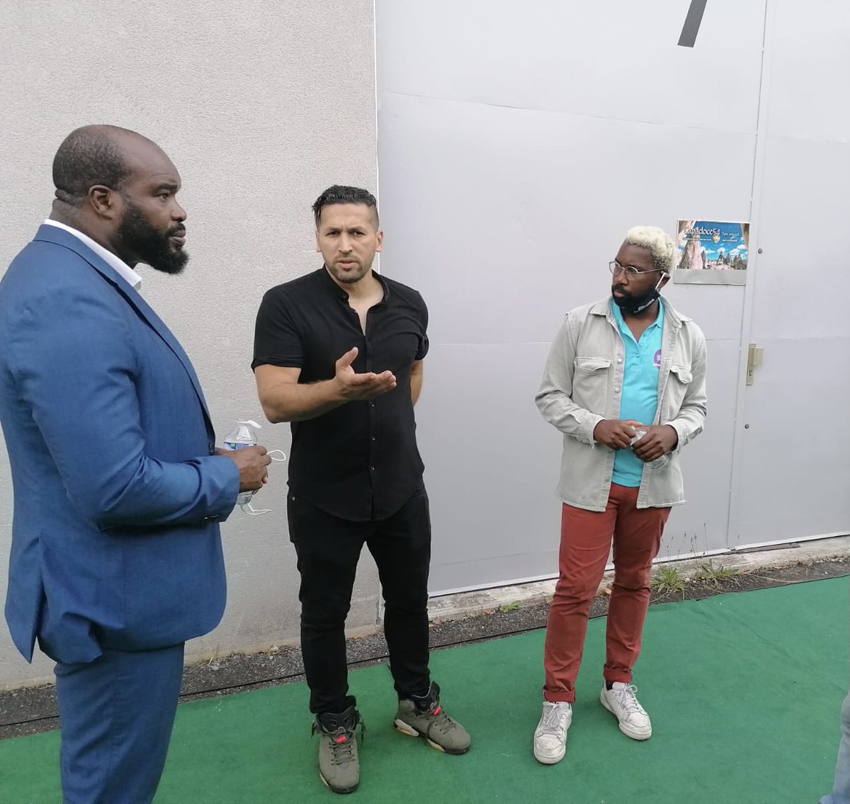 SophieRantz's tweet photo. 🟠Portes ouvertes aujourd’hui à la #CreativeFactory @Busdelinitiati1 🚌
Une belle journée☀️ autour de l’entrepreneuriat! Visite officielle de @JMMormeck 🥊 #impact #entrepreunariat #bus #gargeslesgonesse https://t.co/ek6oIpVUhZ