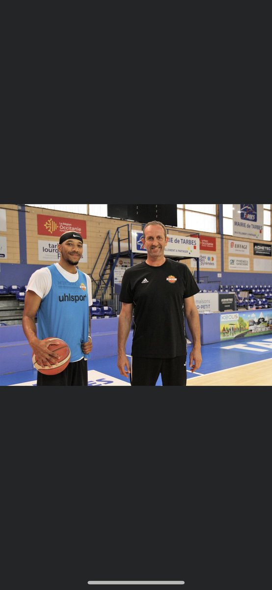 UTLPB1's tweet image. Kendal (c'est son prénom) Manuel est donc arrivé en début d'après-midi, et n'a pas perdu son temps puisqu'il a pris directement la direction du Palais des Sports de Tarbes pour un premier entraînement avec le reste de l'équipe, avant le tournoi Pascal Thibert de ce week-end.