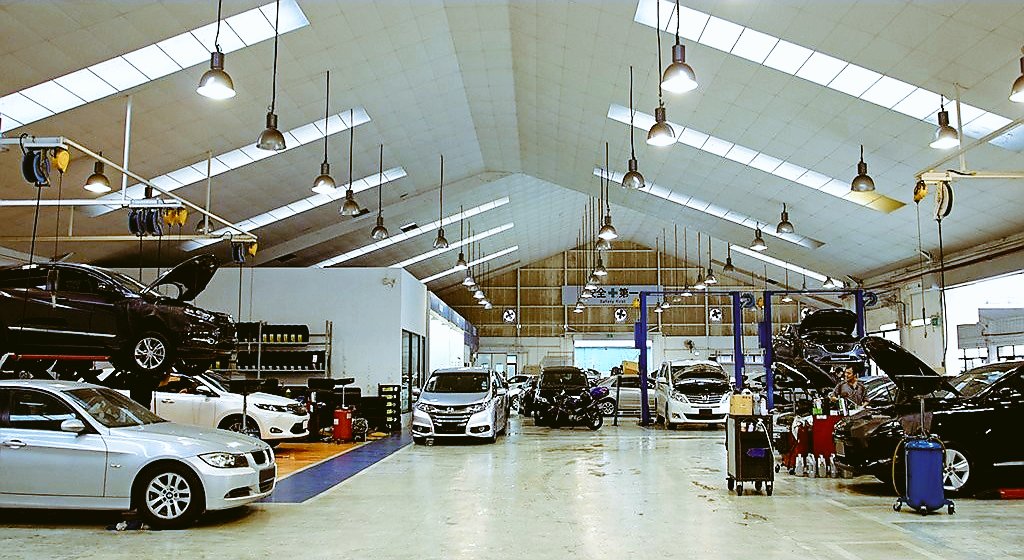 PaulPaulus13's tweet photo. @generalafande @edmnangagwa No,I had 2THRIVING companies not land or a farm. I was creating employment&amp; working together with the amazing🇿🇼people. Benbar was Zimbabwe's #NumberOneChoice in manufacturing. We were working with the people but Mliswa destroyed everything!!
#JusticeForAll🇿🇼 https://t.co/wmC6Y1stJA