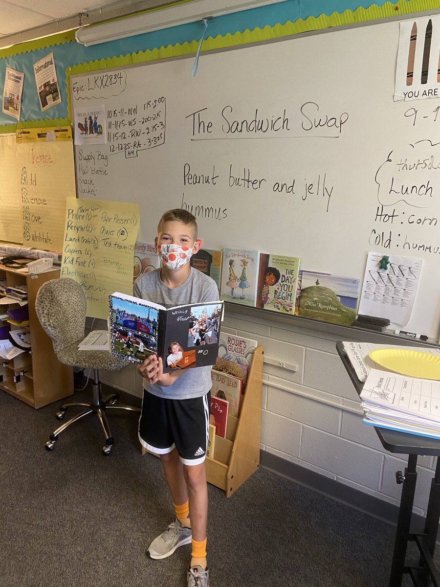 MillB19's tweet photo. “The Sandwich Swap” PB&amp;J vs Hummus writing ⁦@ireDCSD⁩ https://t.co/R6IYyWUyXZ