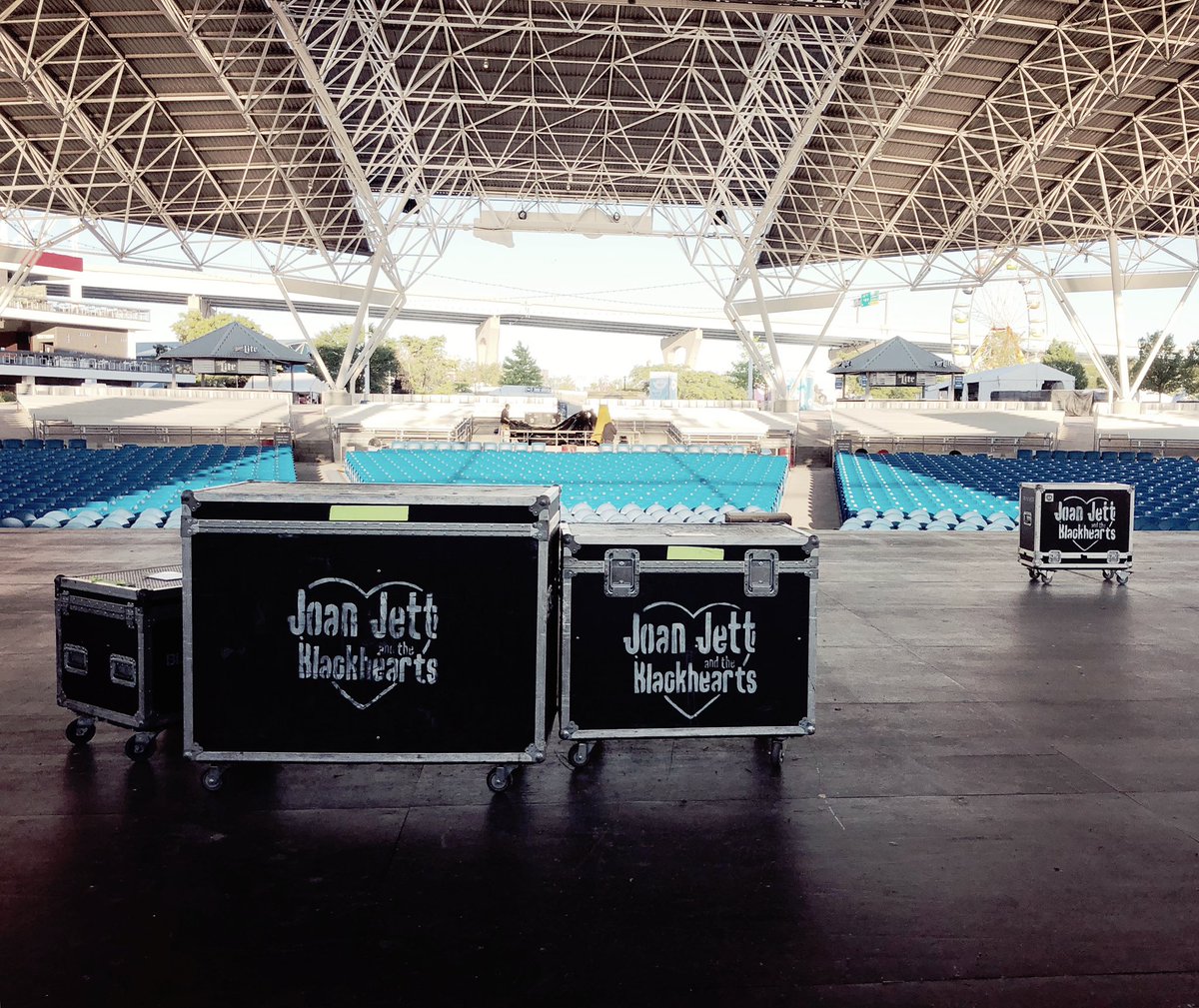 joanjett's tweet image. 🎤 @Summerfest today 🎤
—
📸 @CREWICIDE @AnnieStoic 
—
#summerfest #milwaukee