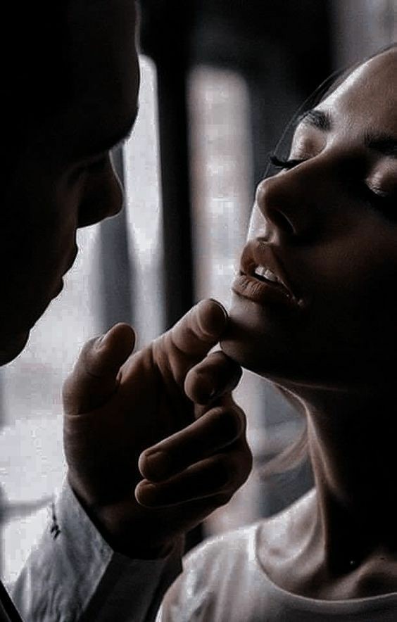 Onlar sevişmeyi AŞK sanarken
Biz AŞIK olmadan sevişmiyoruz.
Bilmem anlatabildim mi ?