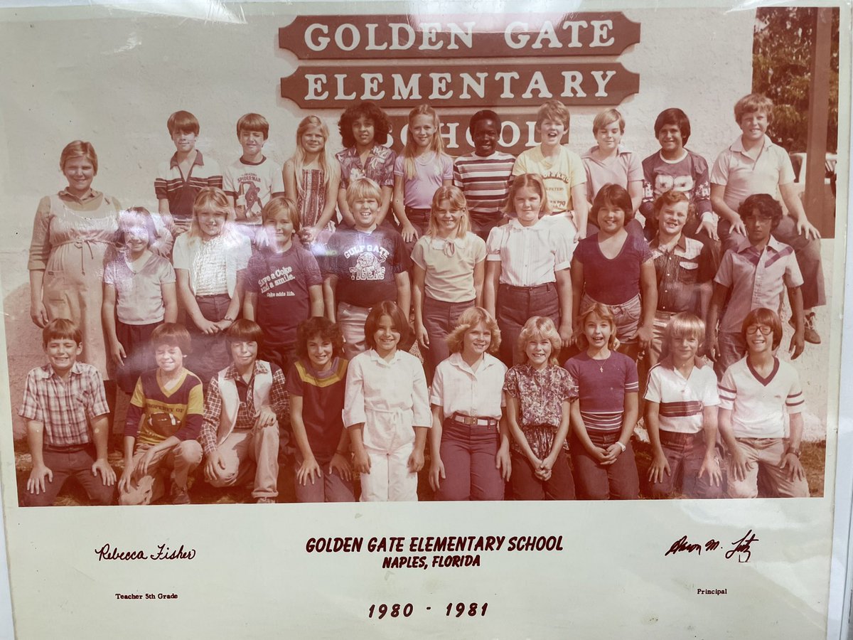 AngelicaT's tweet photo. Gotta love school pictures!! #NationalSchoolPictureDay #lifetouch #frameitall https://t.co/pWBsBUXBO2