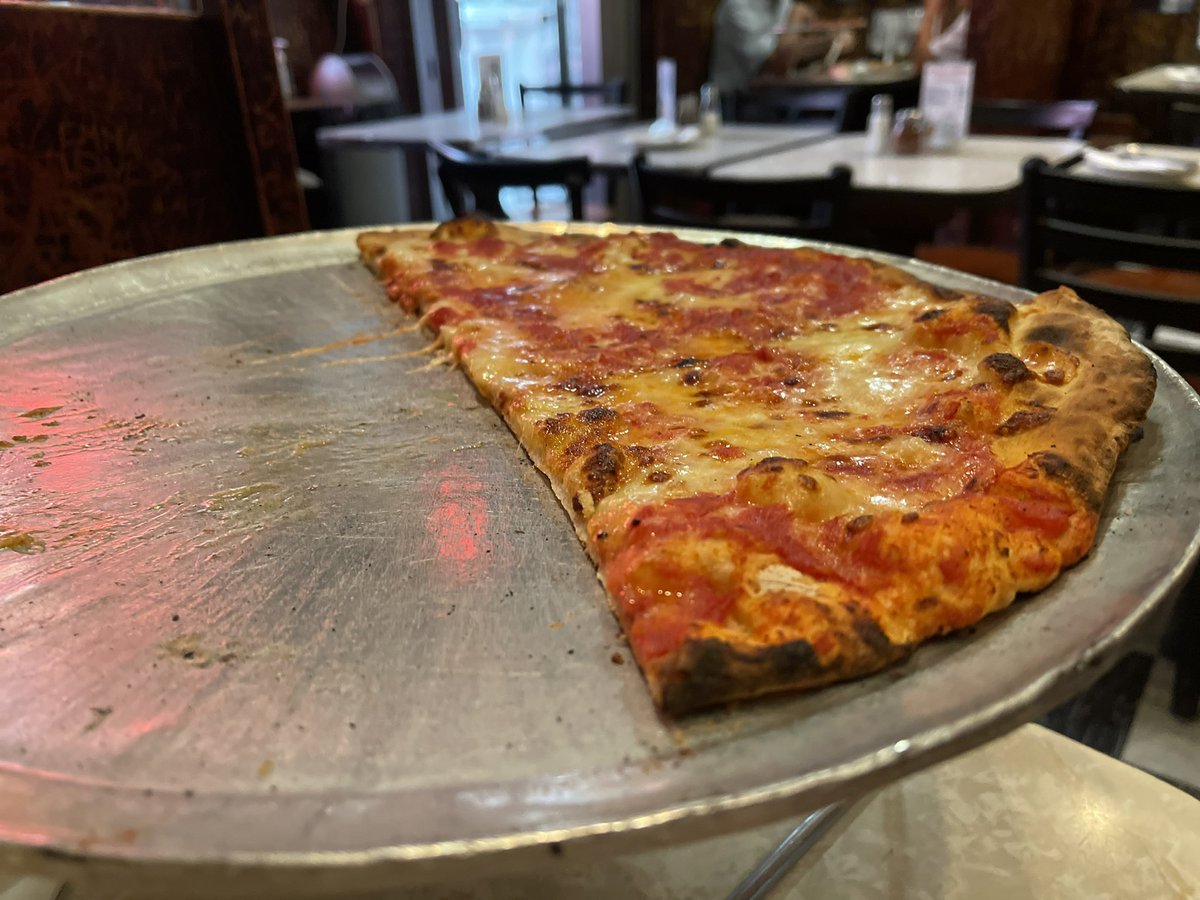 SethxDecker's tweet photo. We got a slice at #johnsofbleeckerst ! https://t.co/A0Z10TBjfe