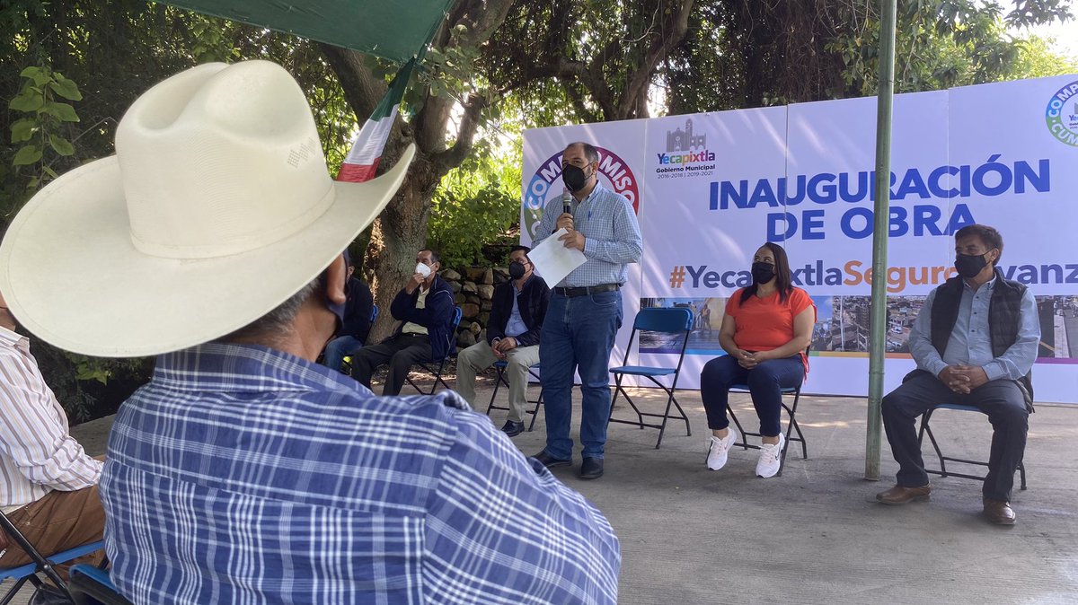 YecapixtlaMor's tweet photo. Continúan entregándose las obras en tiempo y forma

El Dr. en Derecho Jaime Bermúdez Gutiérrez, inauguró el día de hoy la calle Vicente Guerrero, así como la ampliación del camino rural “La Joya”, mismo que comunica con la Avenida México, en la comunidad de Achichipico. https://t.co/2PYIWykV2n