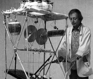 We met this old friend of Yoko's who makes robot musicians, you·know, he has like a music stand with toy violins or little instruments hanging off and you plug it in and they all play by themselves. #IMAGINE50 #TimsTwitterListeningParty