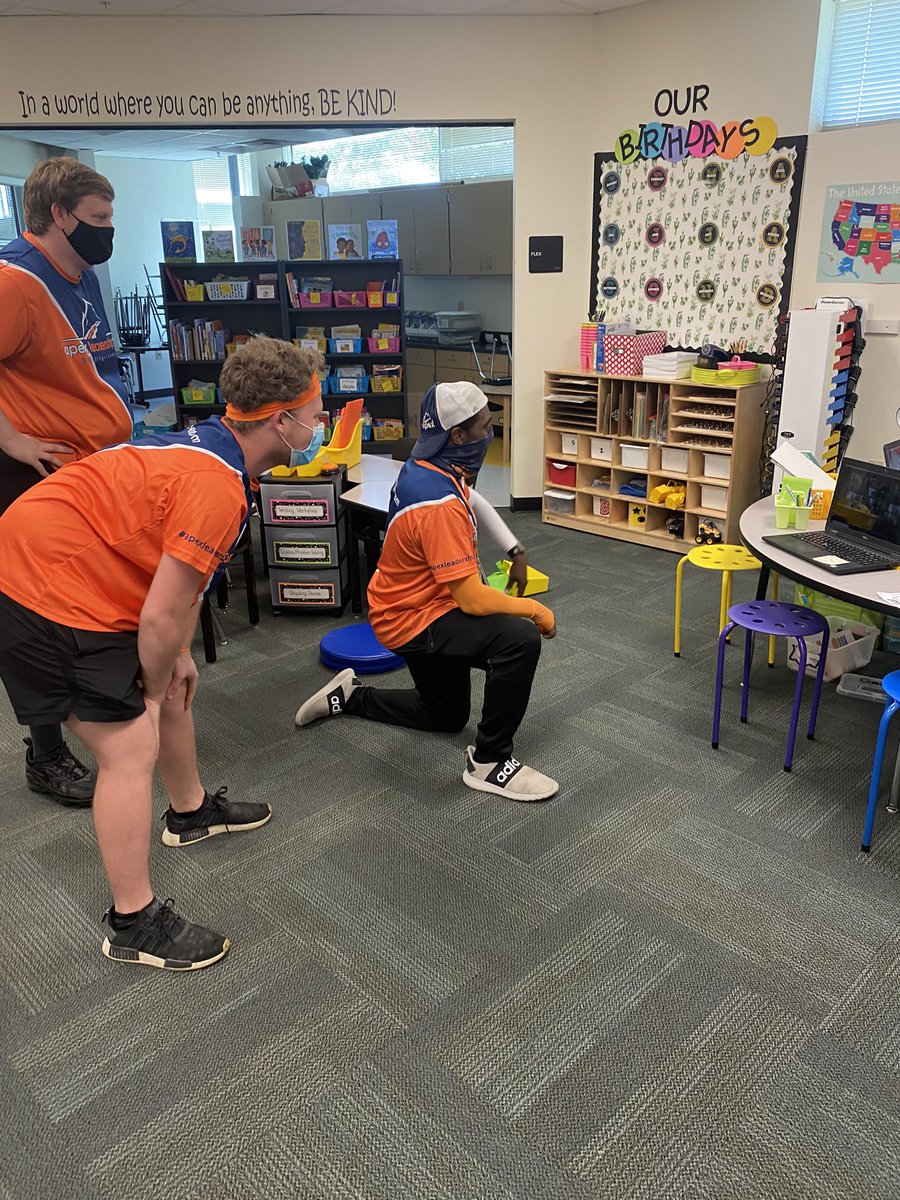 MrsGann_K's tweet photo. APEX is in the house!!! Virtual kiddos can have fun too! #hugheshawks #apex #wevegotspirit #leadership #zoom https://t.co/LKzICRXET0