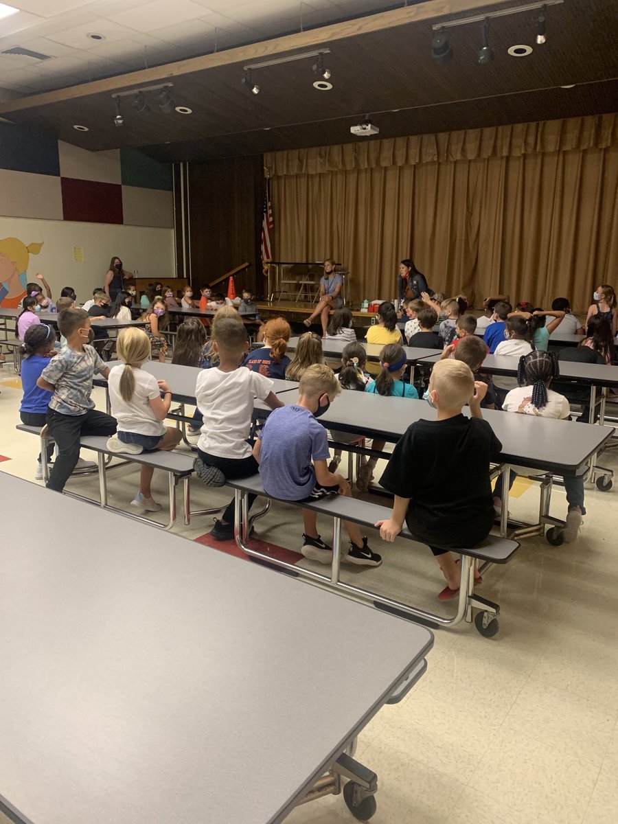 Third grade cafeteria expectations! ⁦@MissTracy14⁩ ⁦<a href="/mpricedde/">Melissa Price</a>⁩ ⁦<a href="/LostumboDDE6/">Mrs.Lostumbo</a>⁩