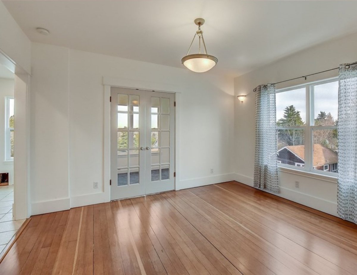 JLS_Seattle_NE's tweet photo. Charming restored 1907 Craftsman Row House duplex on Capitol Hill in Seattle
https://t.co/qFrcWNBDR8
Contact broker Evan Pierce at 206-683-1892
#johnlscottrealestate #seattle #seattlerealestate #capitolhill #pikepine #capitolhillseattle #seattlerealestateagent https://t.co/yzyABhJ5yM
