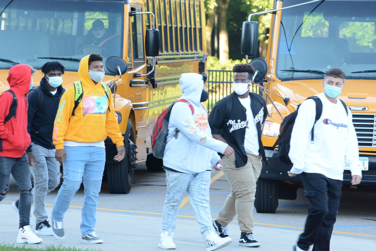 ISD191's tweet photo. Hooray!!! ๐ It was the first day of school for @BurnsvilleHS students in grades 10-12. Welcome back! Wishing all #One91 students a wonderful year of learning! #FutureReady #CommunityStrong #One91BackToSchool https://t.co/7z4HSNuzRG