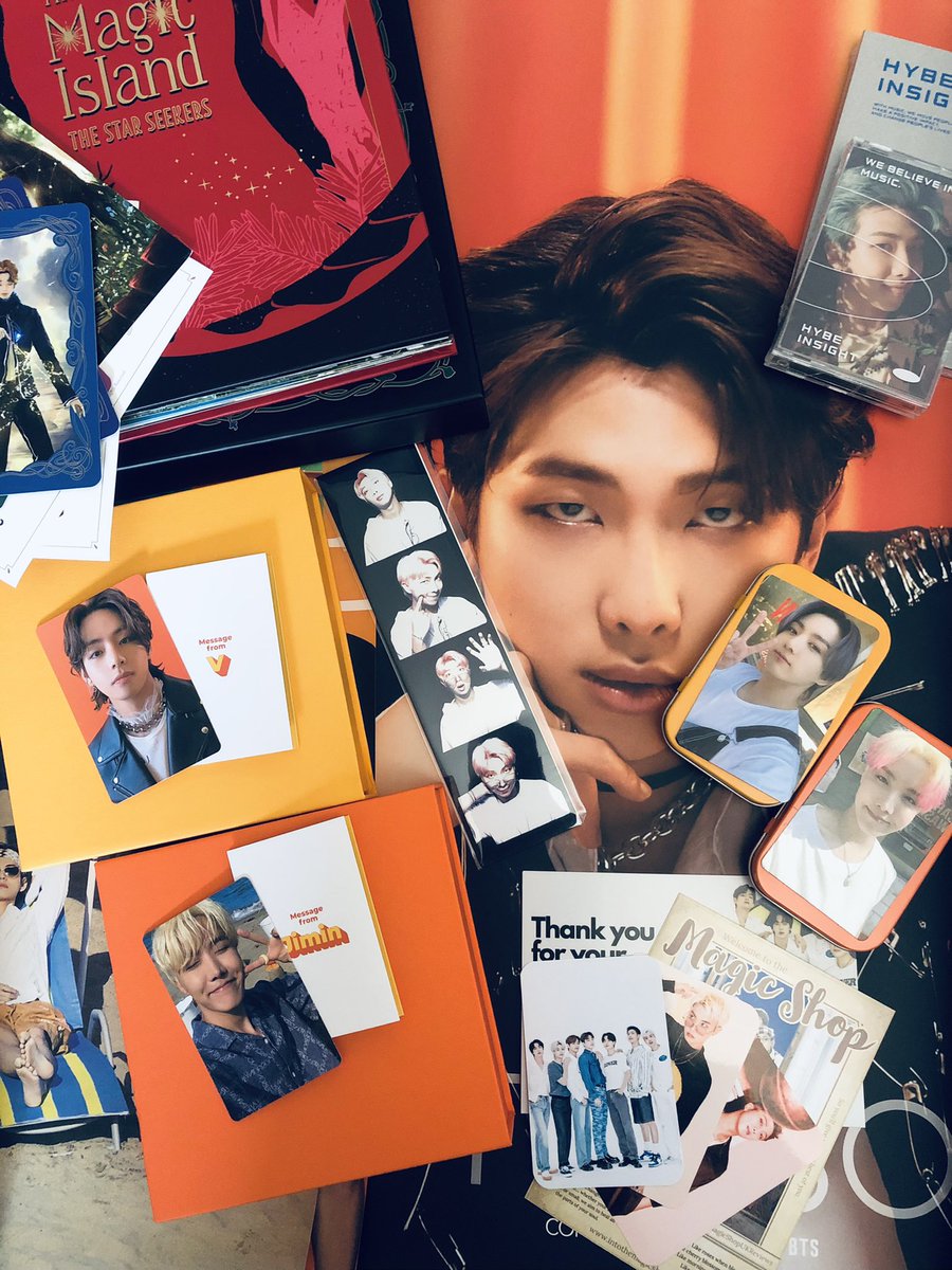 bea_dayne's tweet photo. I received this package today and it made my day. Everything arrived in good condition, posters and all. Thank you Gabs @MagicShop_UK ! 💜 

Posting this review here as well ☺️#MagicShopUKReviews https://t.co/gh7jqoegGI