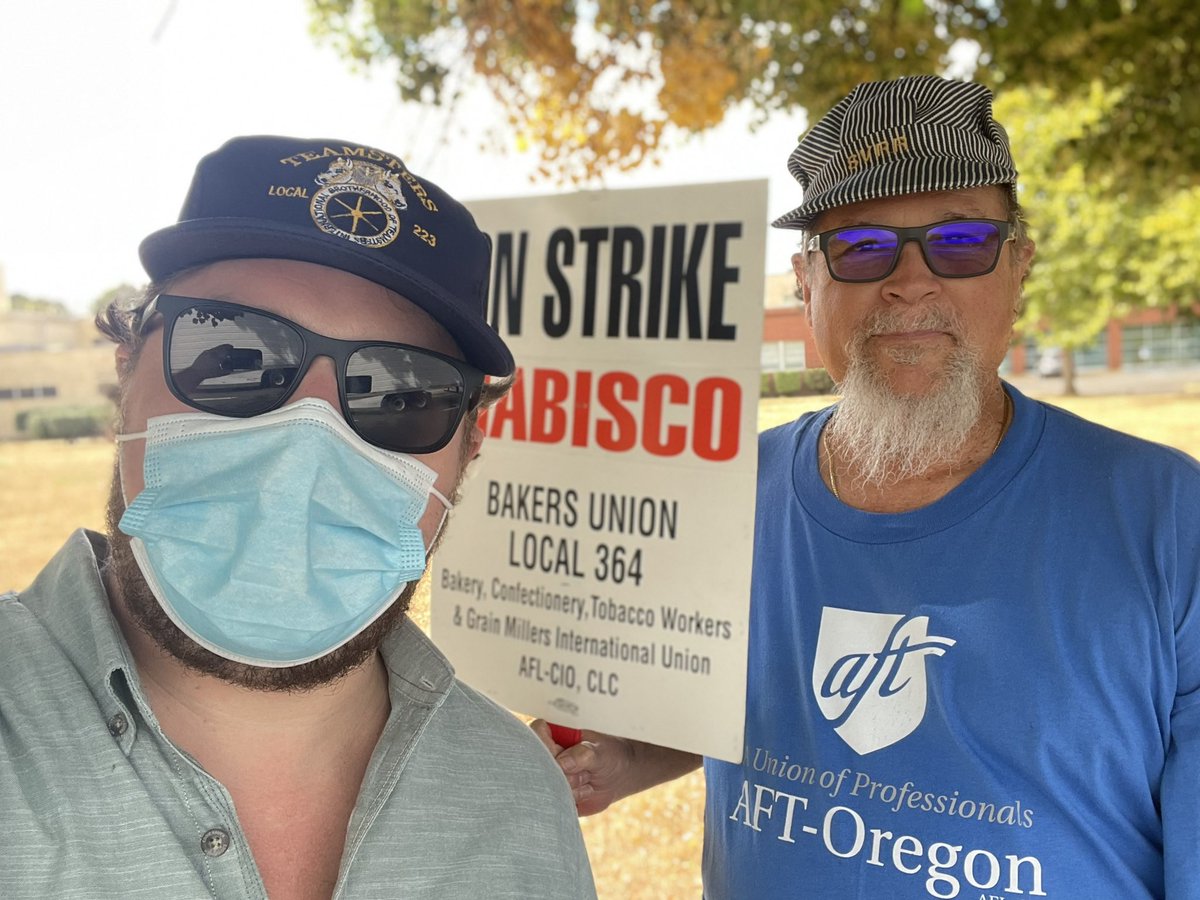 @Teamsters son & @AFTunion dad

Solidarity w/@BCTGM on strike at @nabisco in Portland 

#boycottNabisco