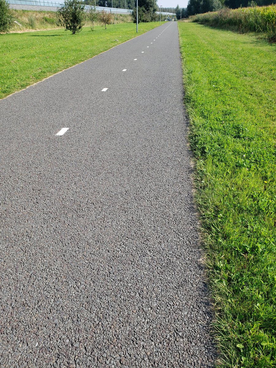 TNTimmerman's tweet photo. I put my bike back together and then took it for a brief ride. Biking is so nice here on the Netherlands, tons of beautiful paved bike paths and even bike only stop lights at busy intersections. https://t.co/jZV5aBjXMw