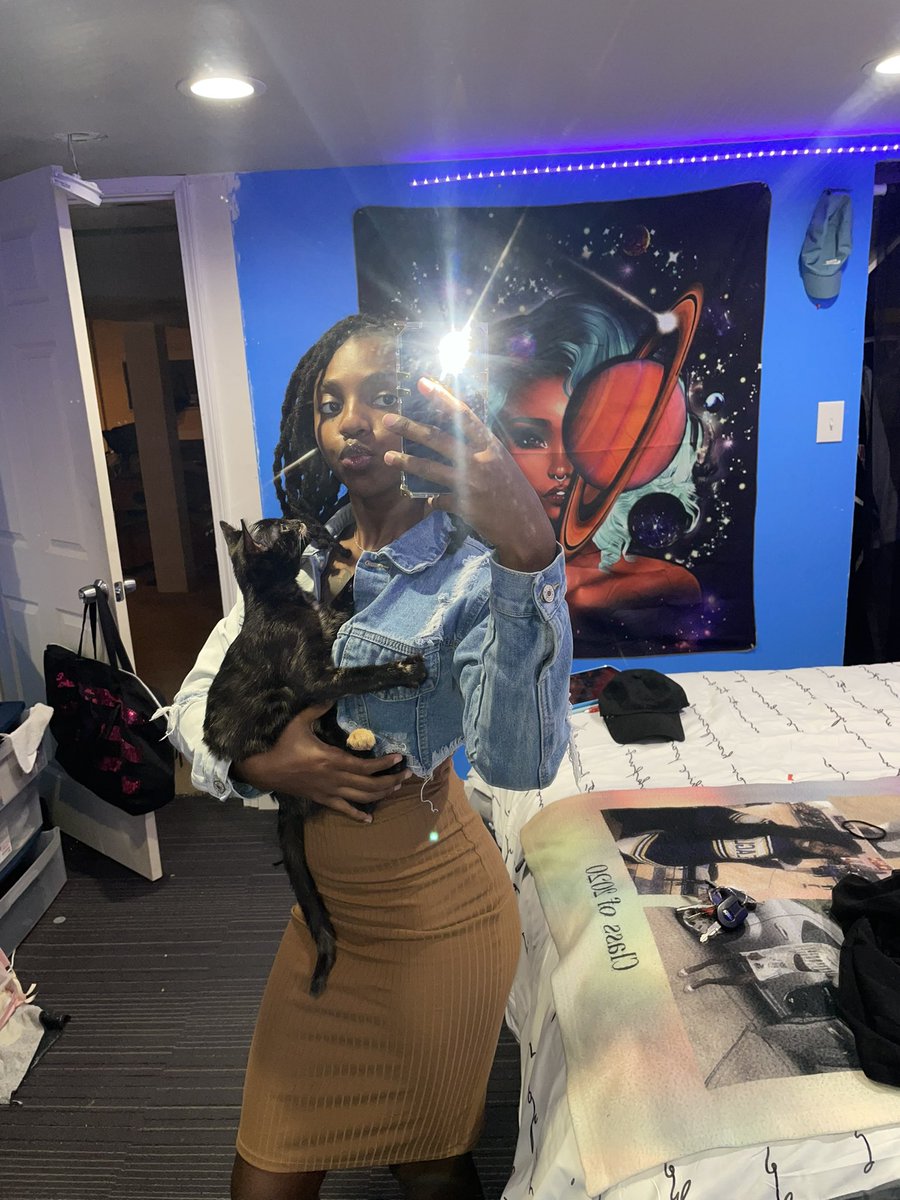 myraacleew's tweet image. Bitch ima muva