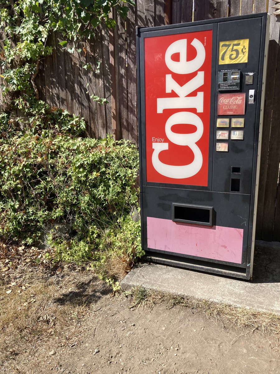 AllStarOpera's tweet image. Sooooooo we found the mystery soda machine that disappeared from Capitol Hill on a random Street in Shoreline….