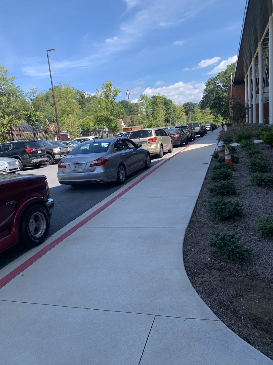 TAGMsRackston's tweet image. @APSTAGAcademy redirected the Carpool 🚗 location to decrease traffic buildup in Cascade #RespectCascade @atlantabike @wykeishaforAPS @TAGThinkTank Solution oriented