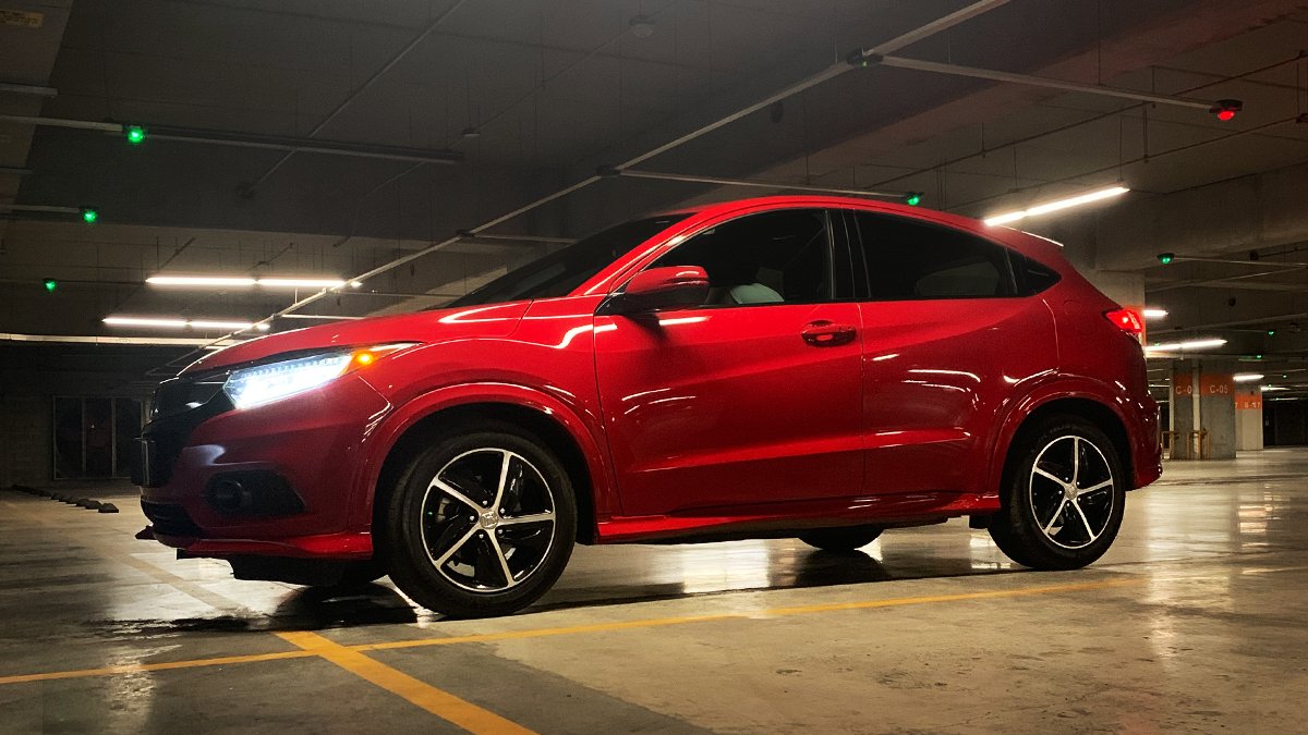 HondaMexico's tweet photo. Cuando se busca ser único solo hay una opción, REVOLUCIONARLO TODO. 💥 #RedefineTuEstilo con HR-V.  https://t.co/hbSSyetR41 https://t.co/84XrnIgrii