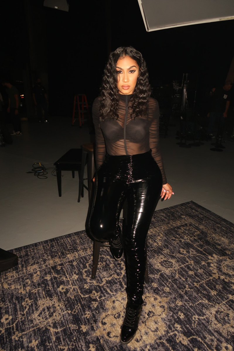 queennaija's tweet image. 🖤