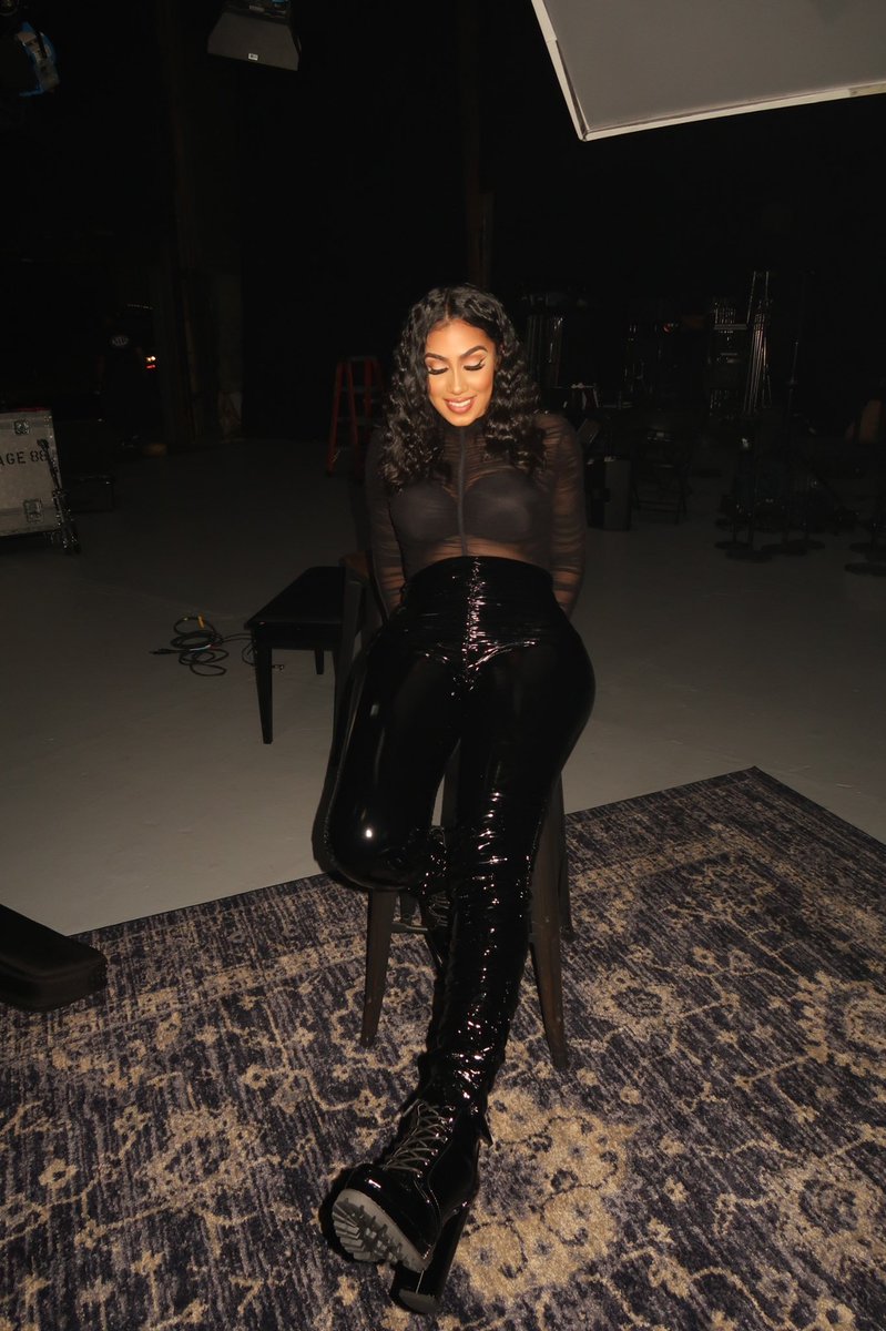 queennaija's tweet image. 🖤