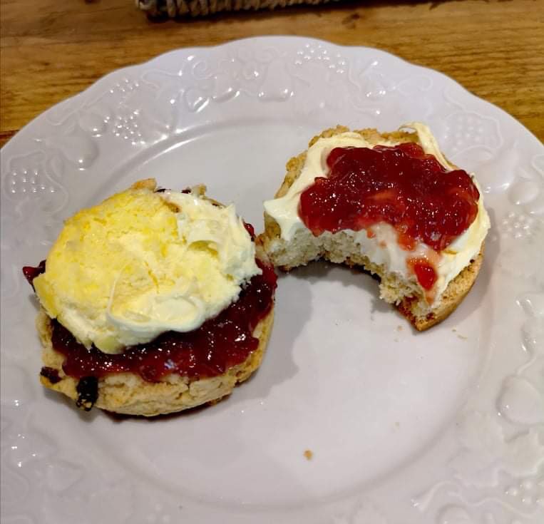 englishcreamtea's tweet image. So….whilst @Jam_First isn’t right beside us…..don’t you think as a jam purveyor, that the Devonshire presentation of jam on top shows your product off better?  Just sayin’!  @TiffyTrus #mischiefmaker #mwahahaha :D. @CreamTeaHour @Boddingtons__ #deathwish