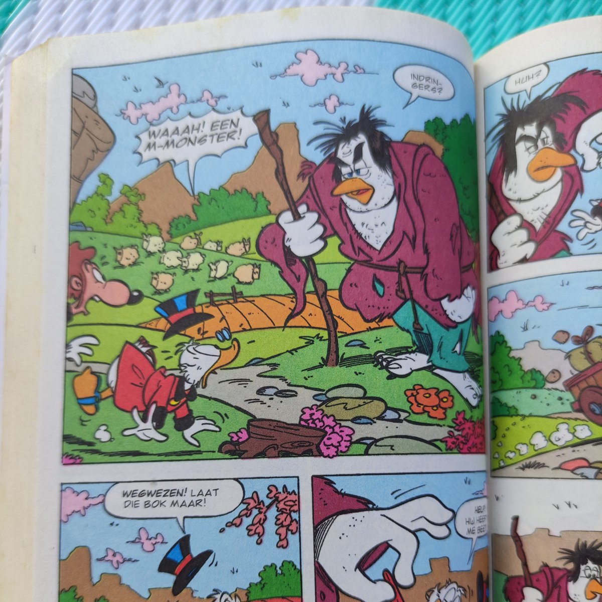 Hetskiwi's tweet photo. 'Kijk mama! Goliath en Dagobert!' aldus de peuter. https://t.co/ruQdwaafJV