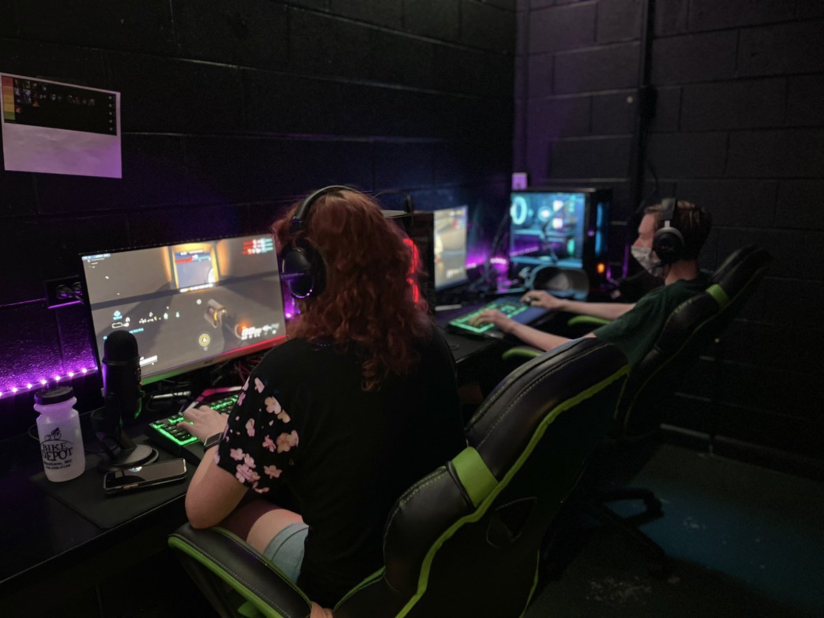 LMC_Esports's tweet photo. Our Overwatch team is gearing up for tonight’s competition. Good luck!💛💚 https://t.co/40fMsRhIfZ