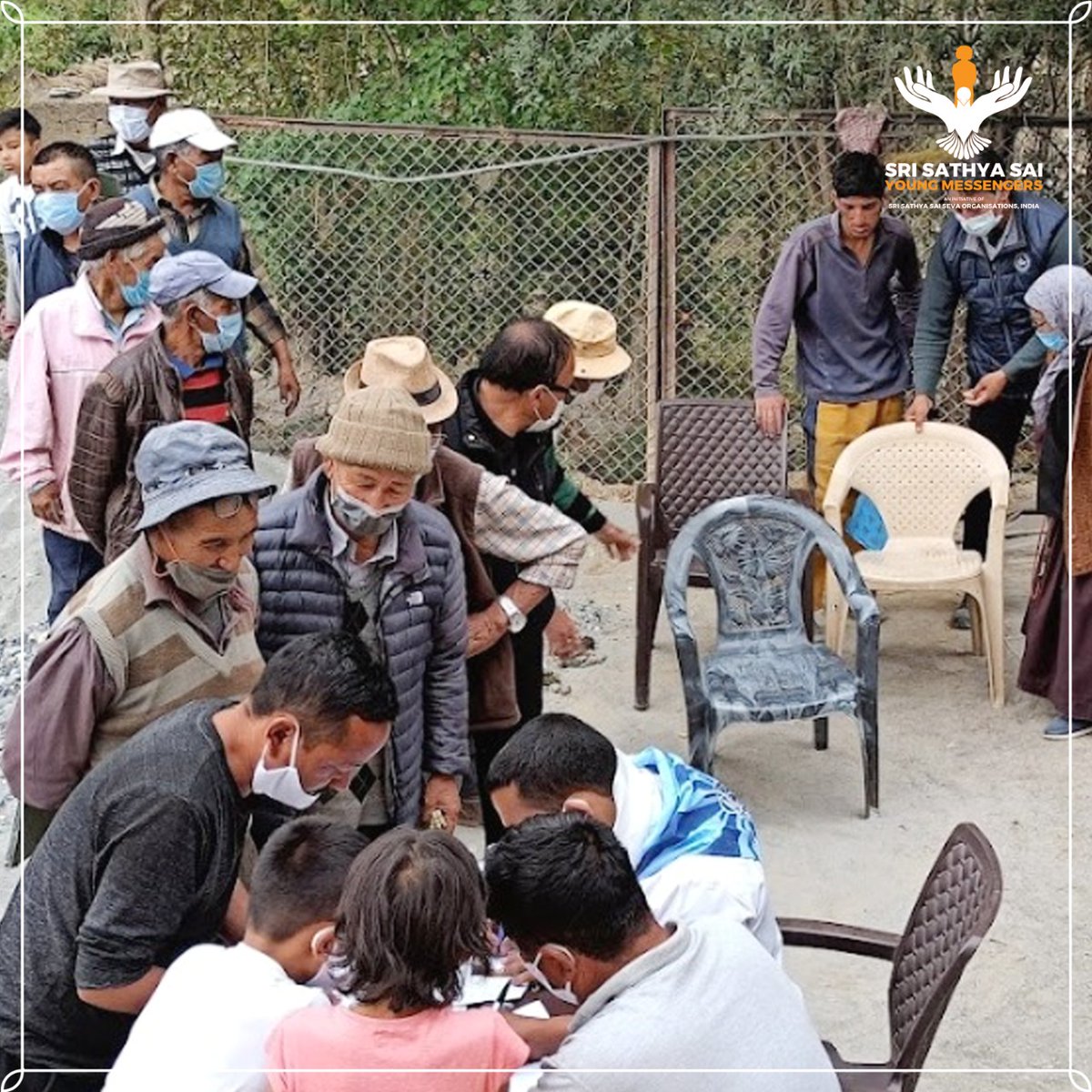 SaiMessengers's tweet photo. In a maiden visit to #Leh, @SSSSOIndia organized a 2-day #MedicalCamp (21-22 Aug '21) in the remote #villages of Alchi &amp; Skurbuchan benefitting 565 people.
27 volunteers with 6 doctors, participated from Punjab, Delhi, Himachal Pradesh, Telangana, Madhya Pradesh &amp; Mumbai.

#SSSYM https://t.co/nOe3s9eD9h