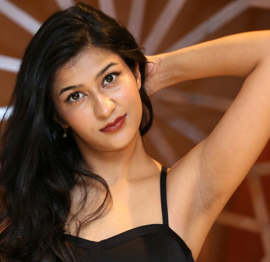 E-3fJDJVUBAgwde?format=jpg&name=900x900