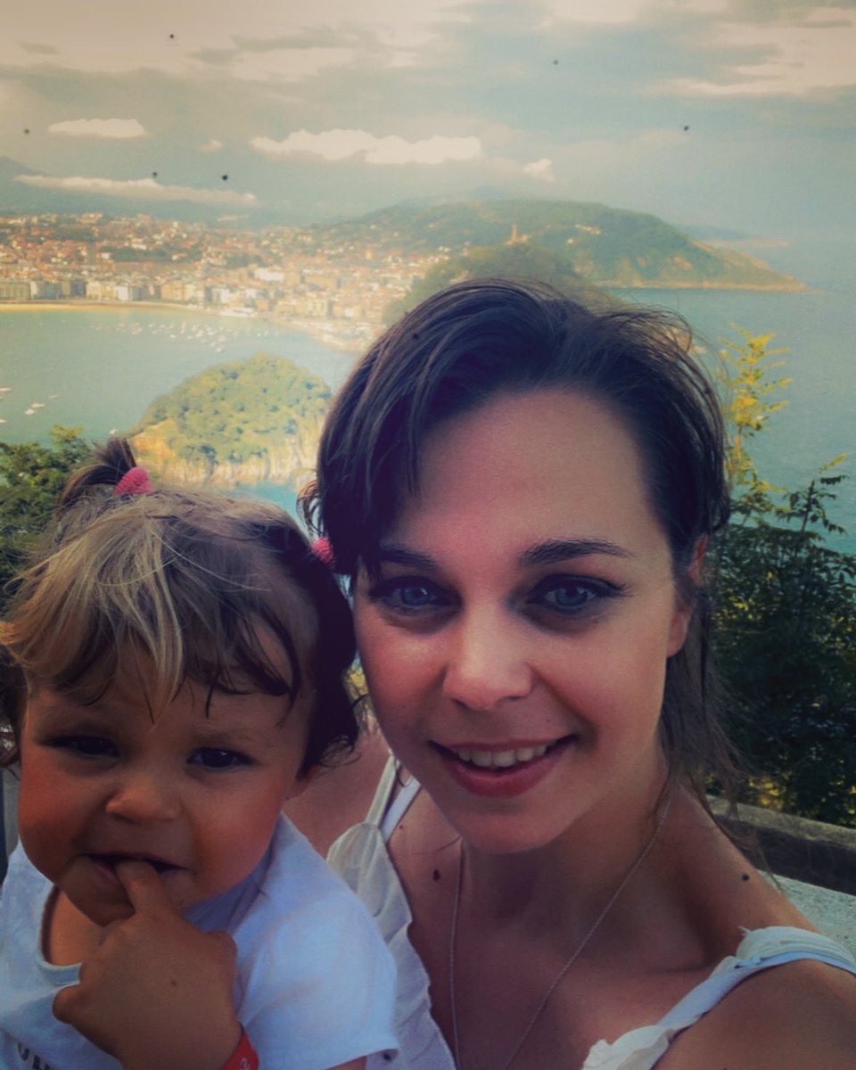 ManonAudebert's tweet photo. Tour en haut le plus près possible de toi .. on t’aime tellement !⭐️⭐️ @ThomsMunegu https://t.co/AhFpyUhsSD