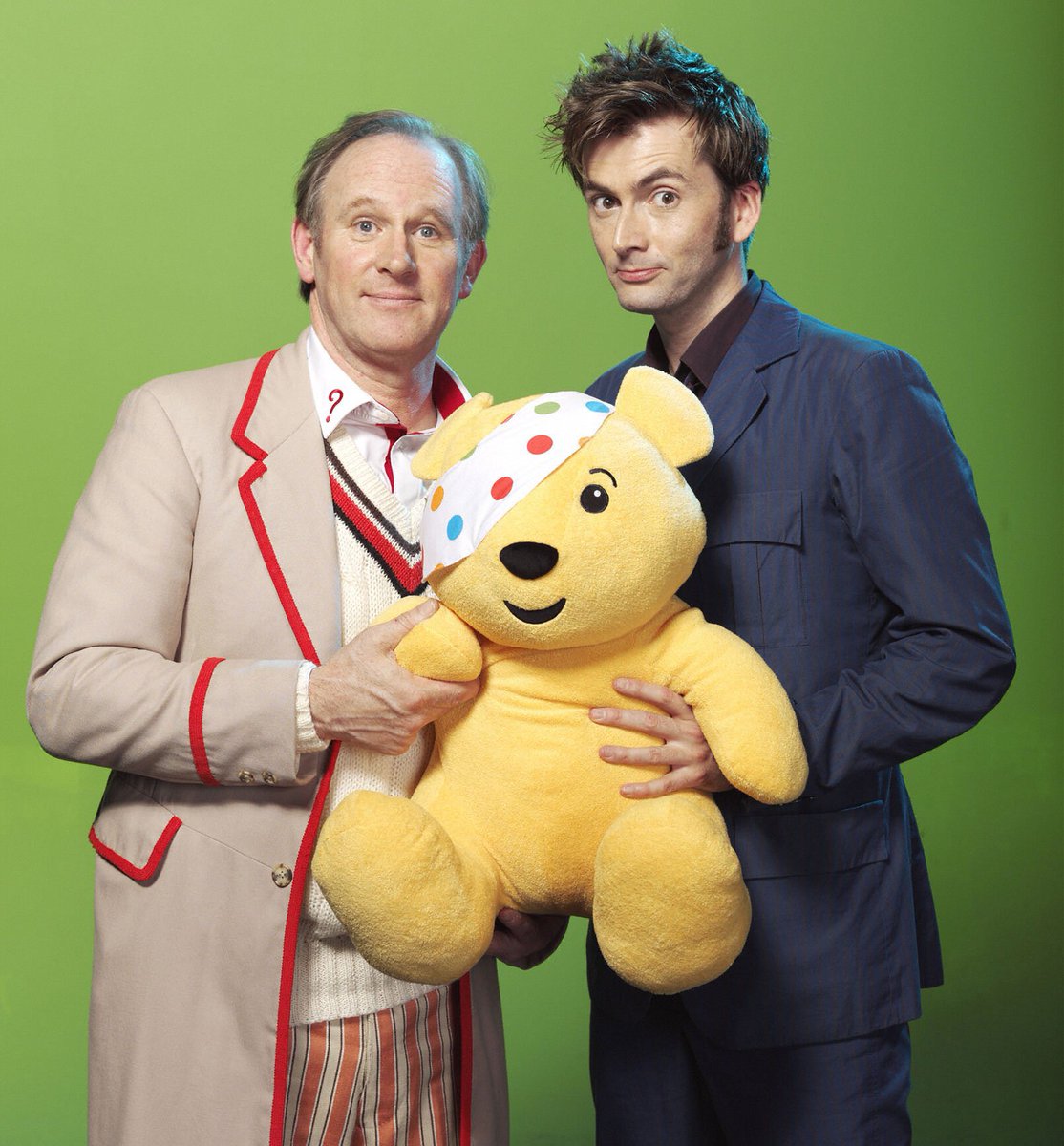 brinatello's tweet photo. The characters from the #DoctorWho world with #PudseyTheBear (from @BBCCiN) for #NationalTeddyBearDay. 🧸 Hope you all have a beary good day! #ThirteenthDoctor #YasminKhan #RyanSinclair #GrahamOBrien #TwelfthDoctor #BillPotts #FirstDoctor #EleventhDoctor #TenthDoctor #FifthDoctor https://t.co/ViTtE9Gysz
