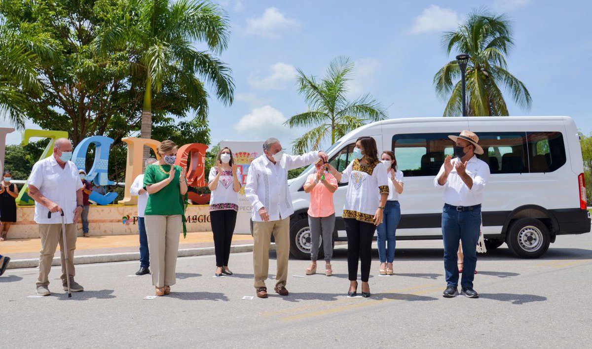 El transporte es indispensable para el desarrollo de la actividad turística. Por ello, acompañado de mi esposa Victoria, entregamos al Ayuntamiento de #Palizada, un nuevo vehículo de pasajeros, para diversificar la oferta de servicios a quienes desean conocer el Pueblo Mágico.