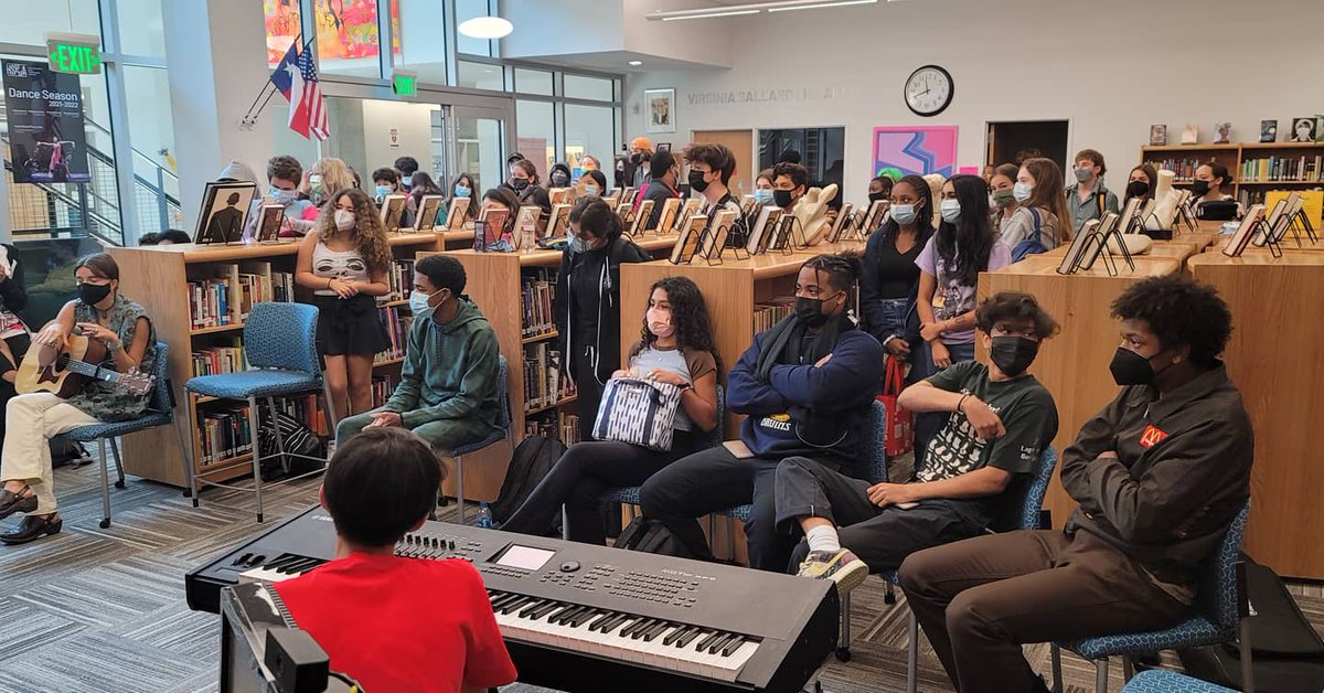 HSPVA's tweet photo. The first Library Desk Concert of the year! Thank you Nicky, Leo, Zach, and Emma! #librarydeskconcert #librarydesk #hspva #hspva50 #librariesoftwitter @HISDChoice https://t.co/Ac52aTN4jG