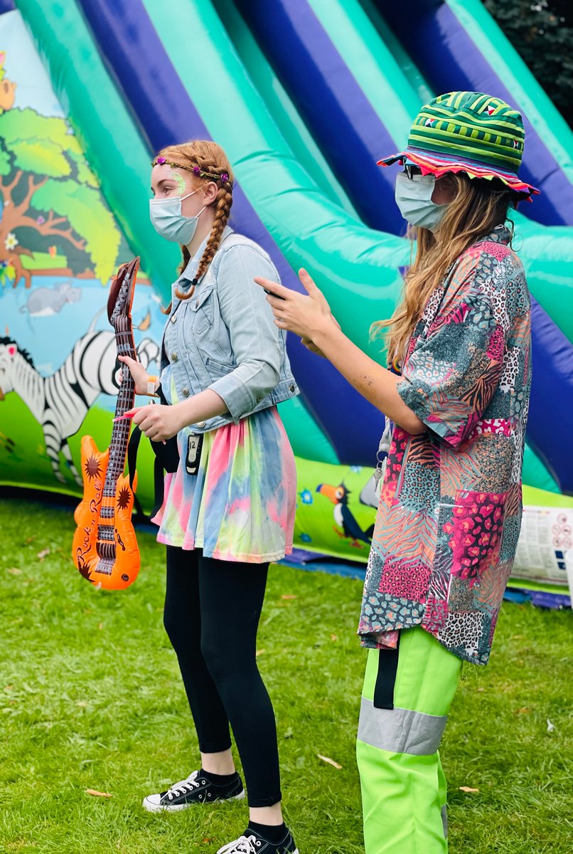 Donna_Coyle's tweet image. Nothing like a festival to end the summer🥳 @cygnethealth Salford Lodge was magically transformed into Glastonbury for the day🎟giant inflatable slides, food stalls 🍔live performances🤹🏾‍♂️🎤 &amp;amp; enough glitter to sink a ship✨

#OTgeek
@CygnetOT