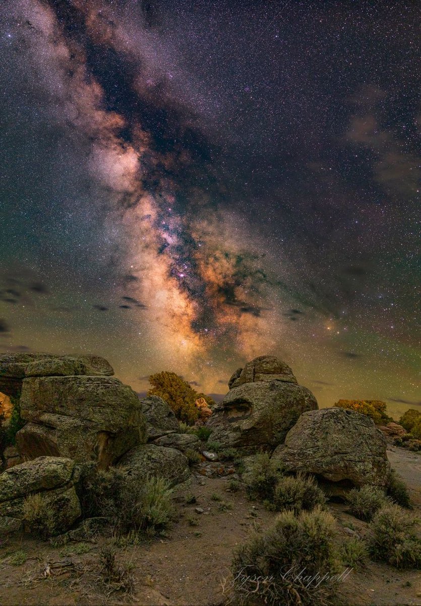 AmericanIndian8's tweet photo. Night from Utah
#INDIGENOUS #TAIRP https://t.co/XHO5phqHZS