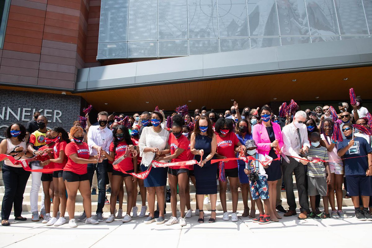 MayorBowser's tweet photo. 💡 How it started:    🎉How it's going: https://t.co/bBjUcj5su6