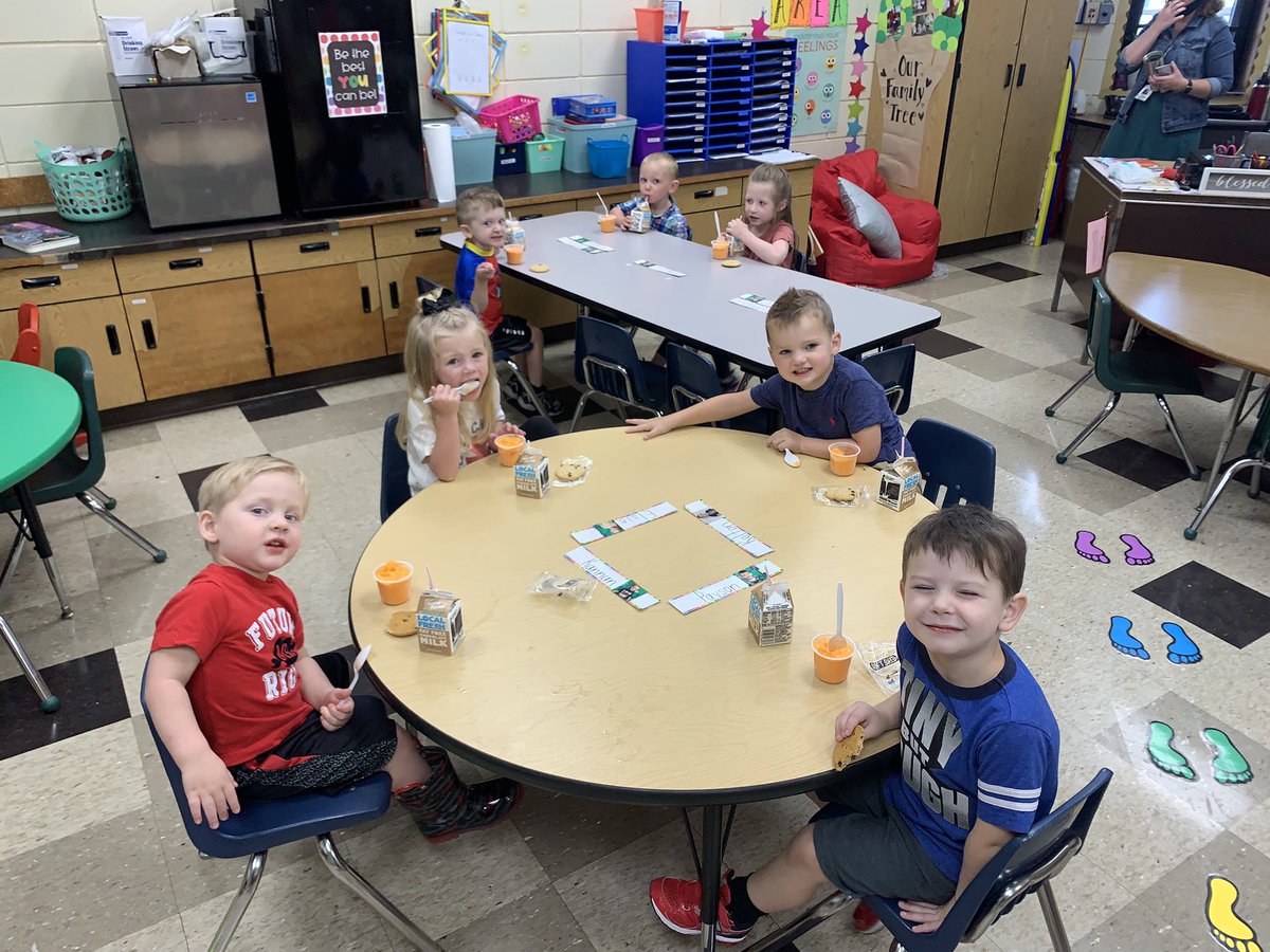 MPreschoolers's tweet photo. Thank you @Zeps_Cafe for Kolton’s birthday surprise!!! #littlezeps #gozeps #ovesc #prek #misstaylorsclass https://t.co/ixTubGnYKX